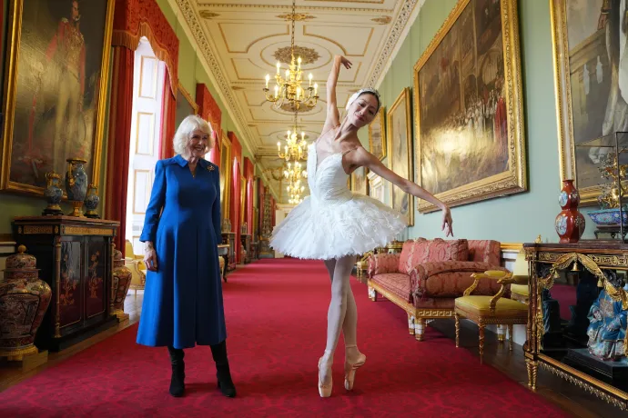 The Queen with the English National Ballet