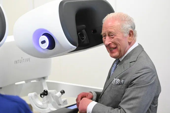 The King smiles at King's College London